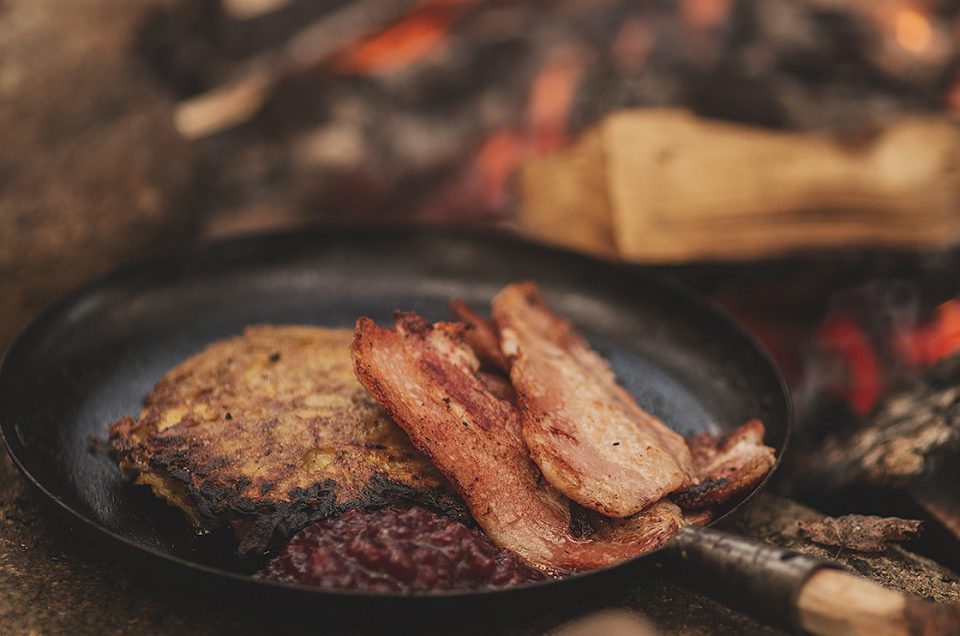 Rårakor, stekt fläsk och lingon